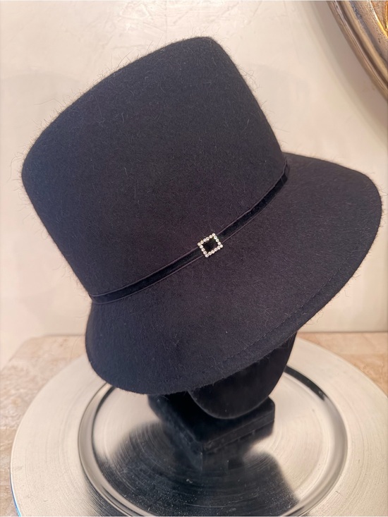 Jones New York Accessories - Jones New York Black Felt Cloche Hat with Rhinestone Buckle On Velvet Band